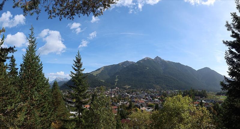Seefeld village below the Seefelder Spitze and the Rosshütte slopes