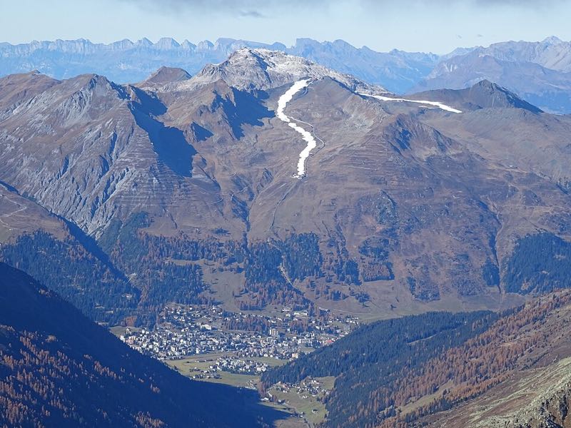 Parsenn with artificial snow and Davos as seen from Schwarzhorn